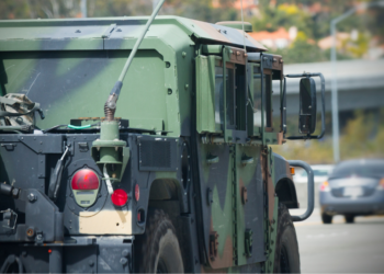 Auto’s in oorlogstijd: De invloed van militaire voertuigen op de auto-industrie tijdens de Eerste en Tweede Wereldoorlog