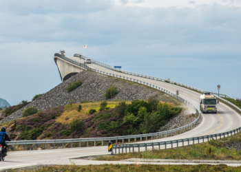 De Atlantische weg in Noorwegen: Een adembenemende route over bruggen en eilanden