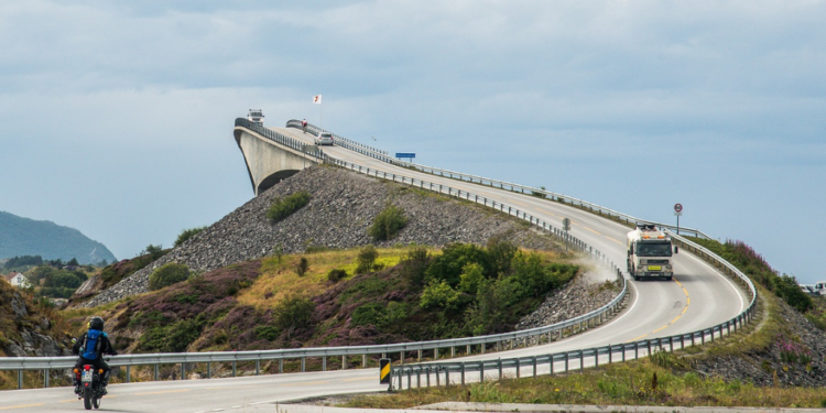 De Atlantische weg in Noorwegen: Een adembenemende route over bruggen en eilanden