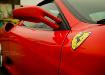 De geschiedenis van raceauto’s: Van de eerste snelheidsmonsters tot moderne supercars