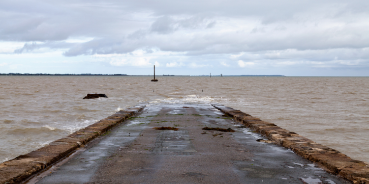 De oversteek van Gois, Frankrijk: Rijd over de unieke weg die twee keer per dag onder water staat