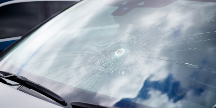 Ruitschade bij je huurauto? Dit moet je doen voor een snelle oplossing