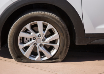 Wat kost het repareren van een lekke autoband? Prijzen en tips!