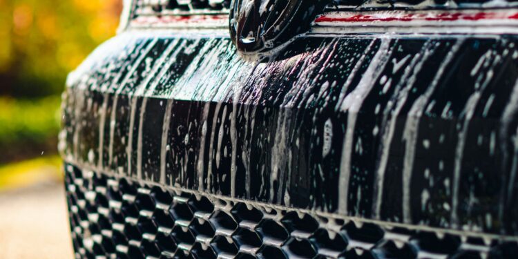 auto wassen op oprit