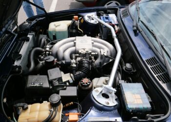 Tikkend geluid tweedehands auto