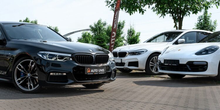 Auto kopen of leasen