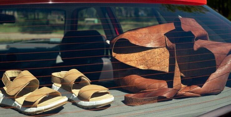Rijden op slippers of Crocs
