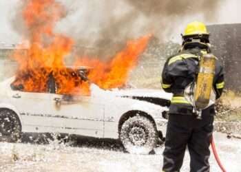 electrische autobranden blussen