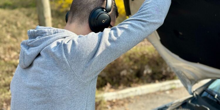 hoofdtelefoon tijdens het rijden